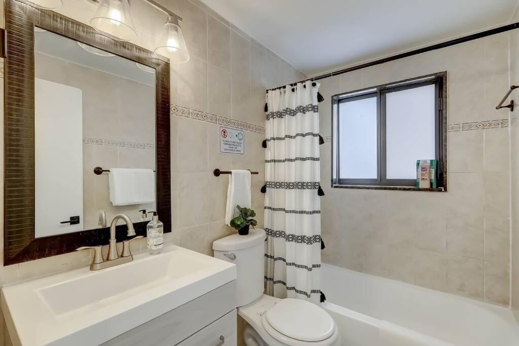 Chic Retreat: 2Br Apartment! Fort Lauderdale Zewnętrze zdjęcie