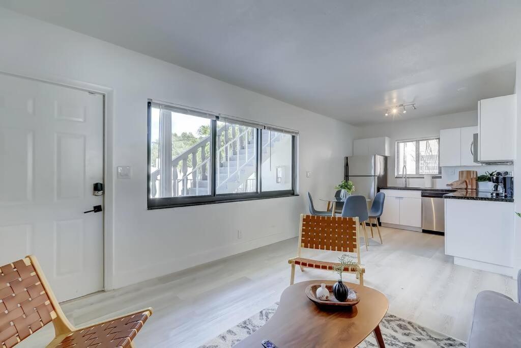 Chic Retreat: 2Br Apartment! Fort Lauderdale Zewnętrze zdjęcie