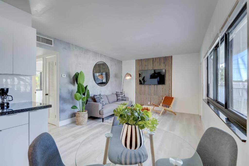 Chic Retreat: 2Br Apartment! Fort Lauderdale Zewnętrze zdjęcie